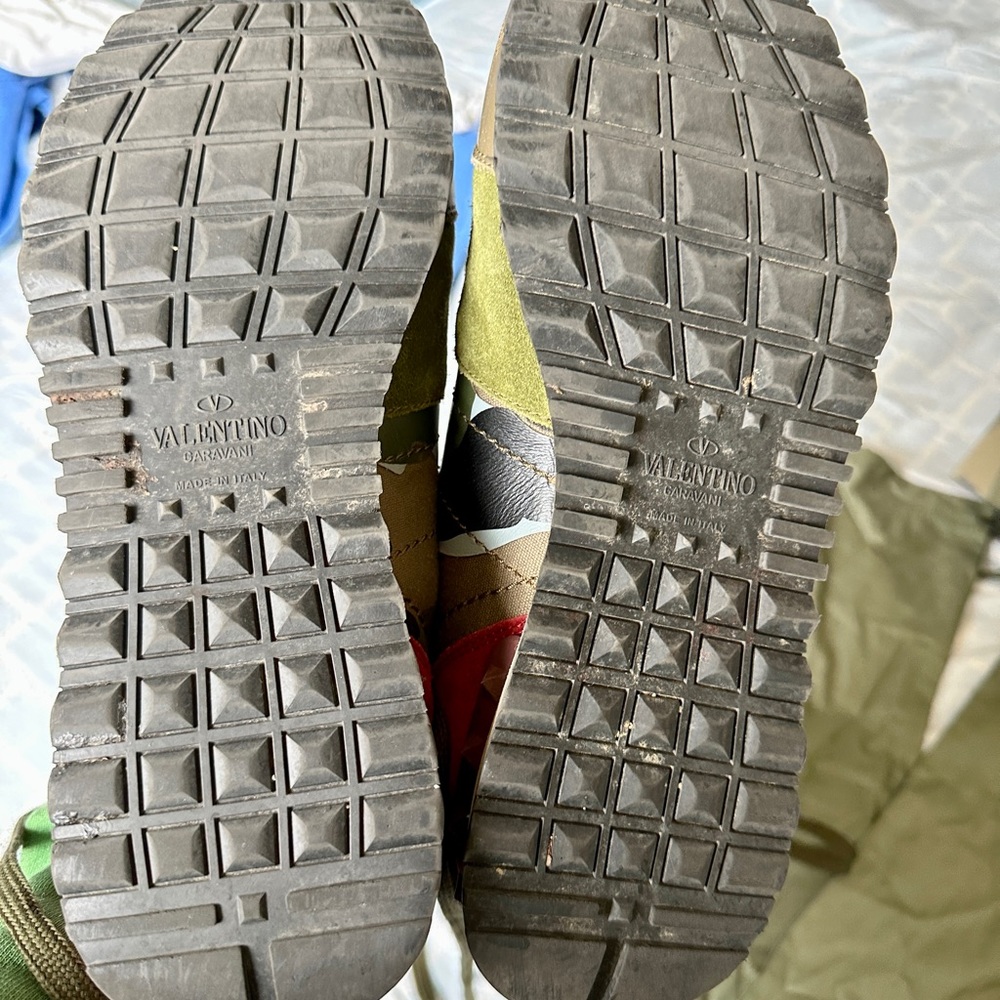Men’s Valentino camo/dark red rockrunner sneakers - Picture 8 of 9
